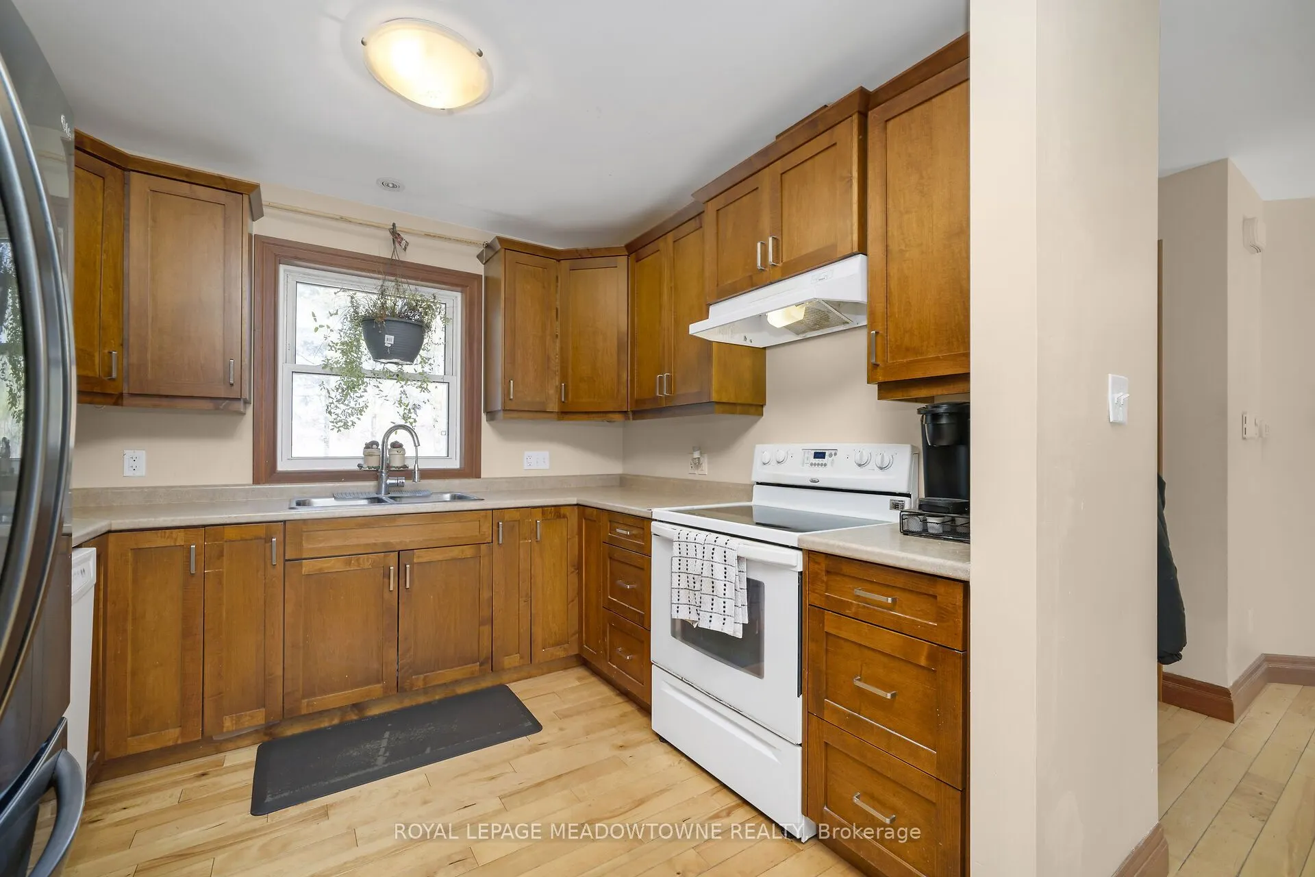 9341 Sideroad 9