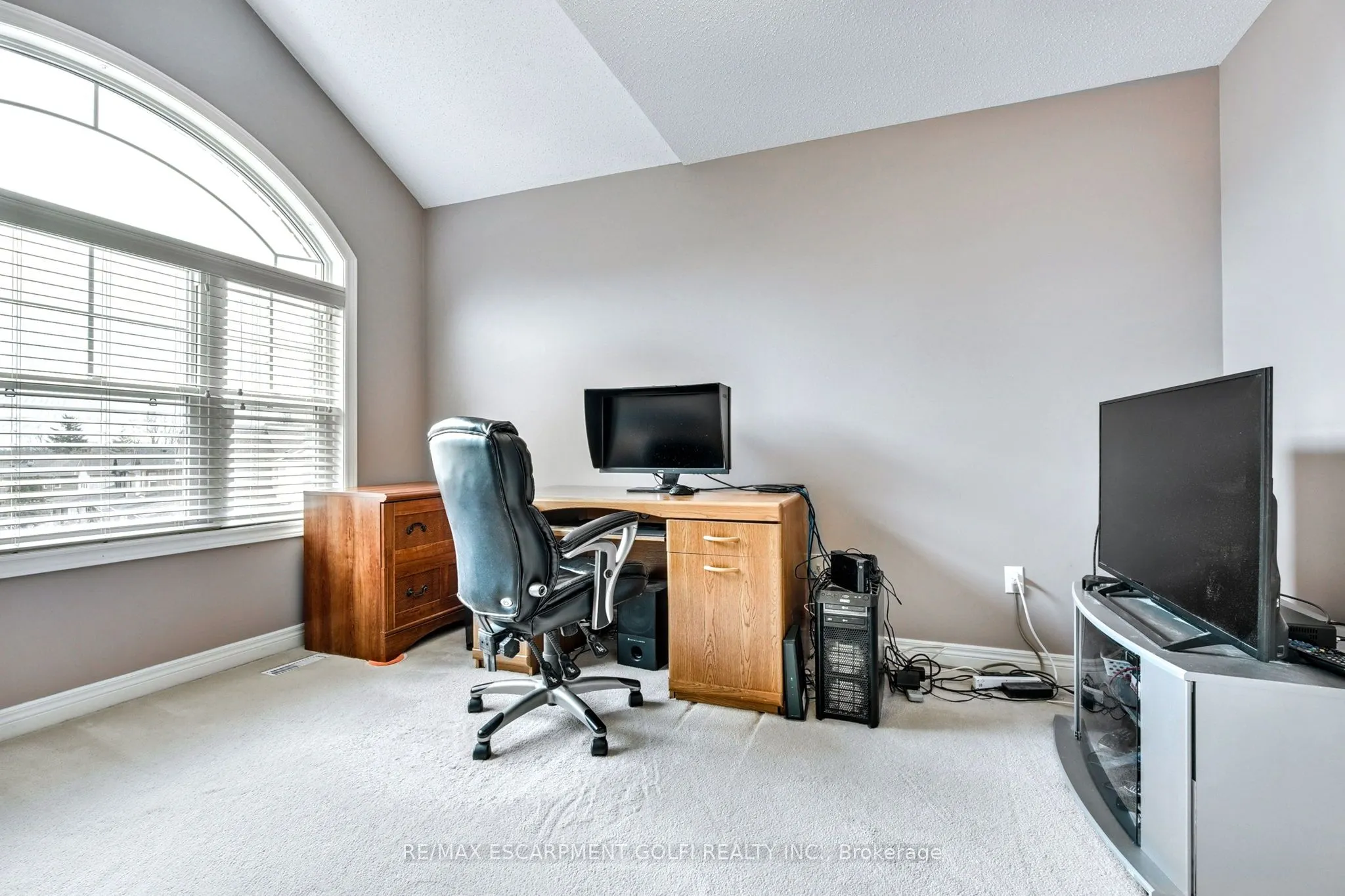43 Woodlawn Court