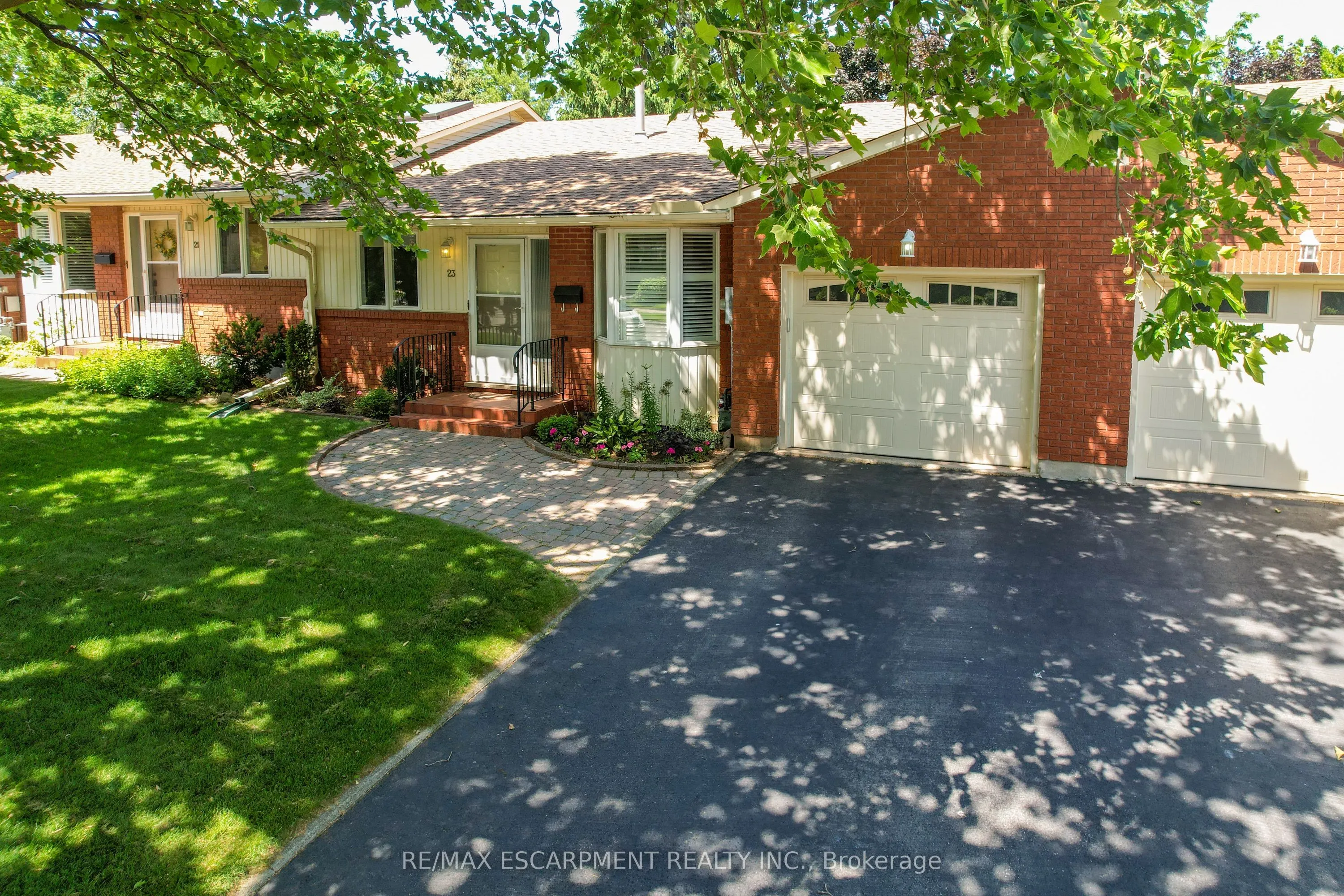 23 Robinson Street N