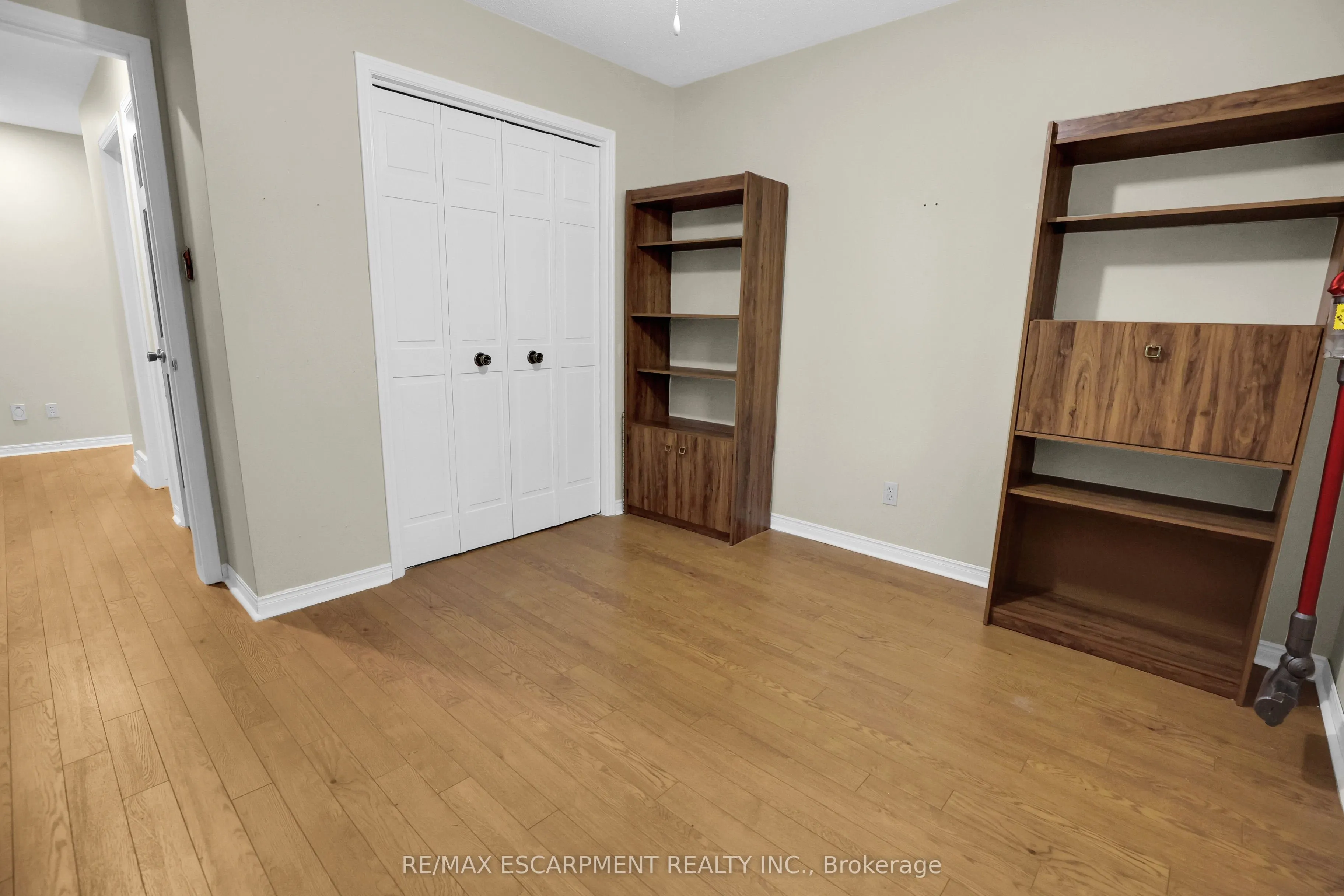 23 Robinson Street N