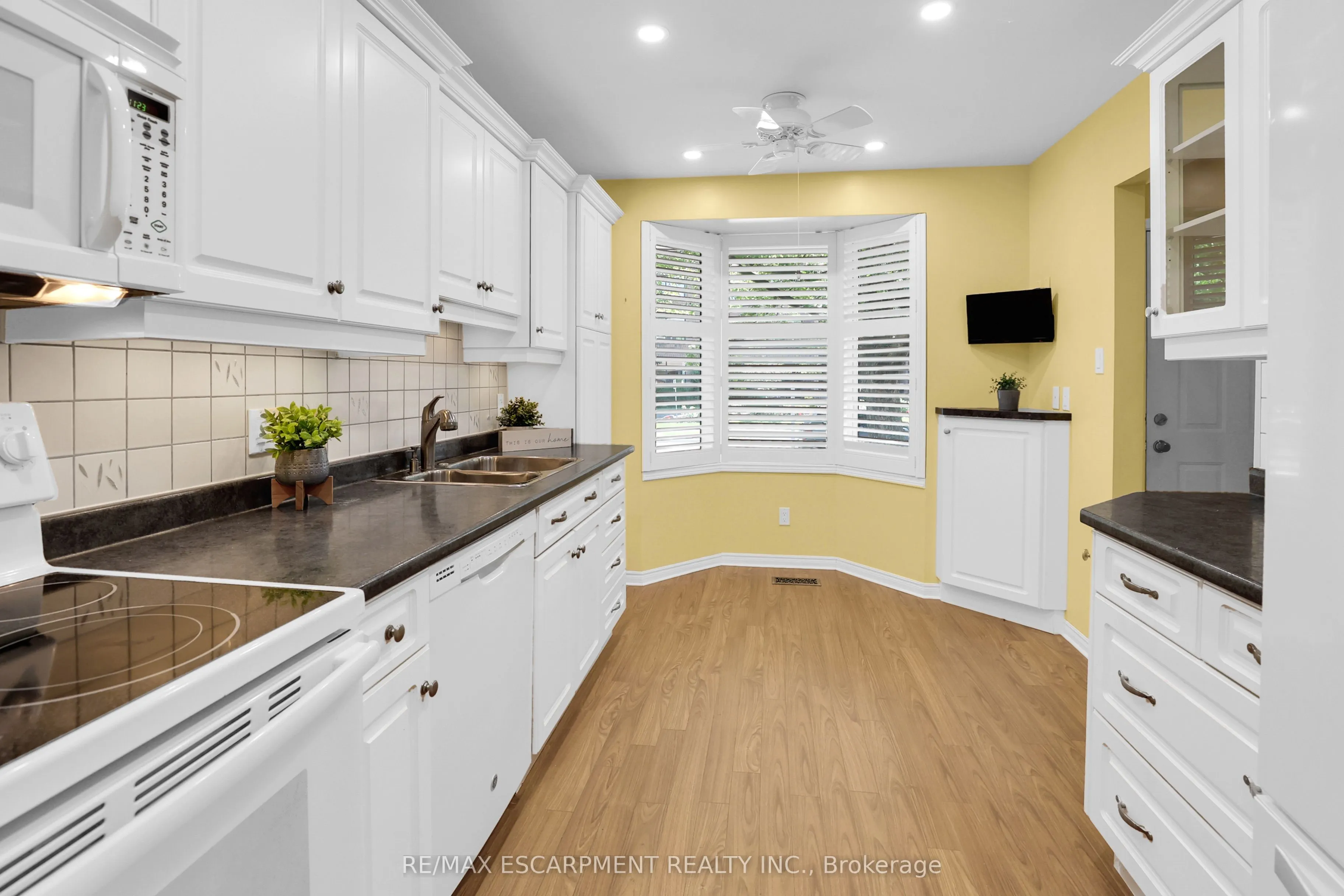 23 Robinson Street N