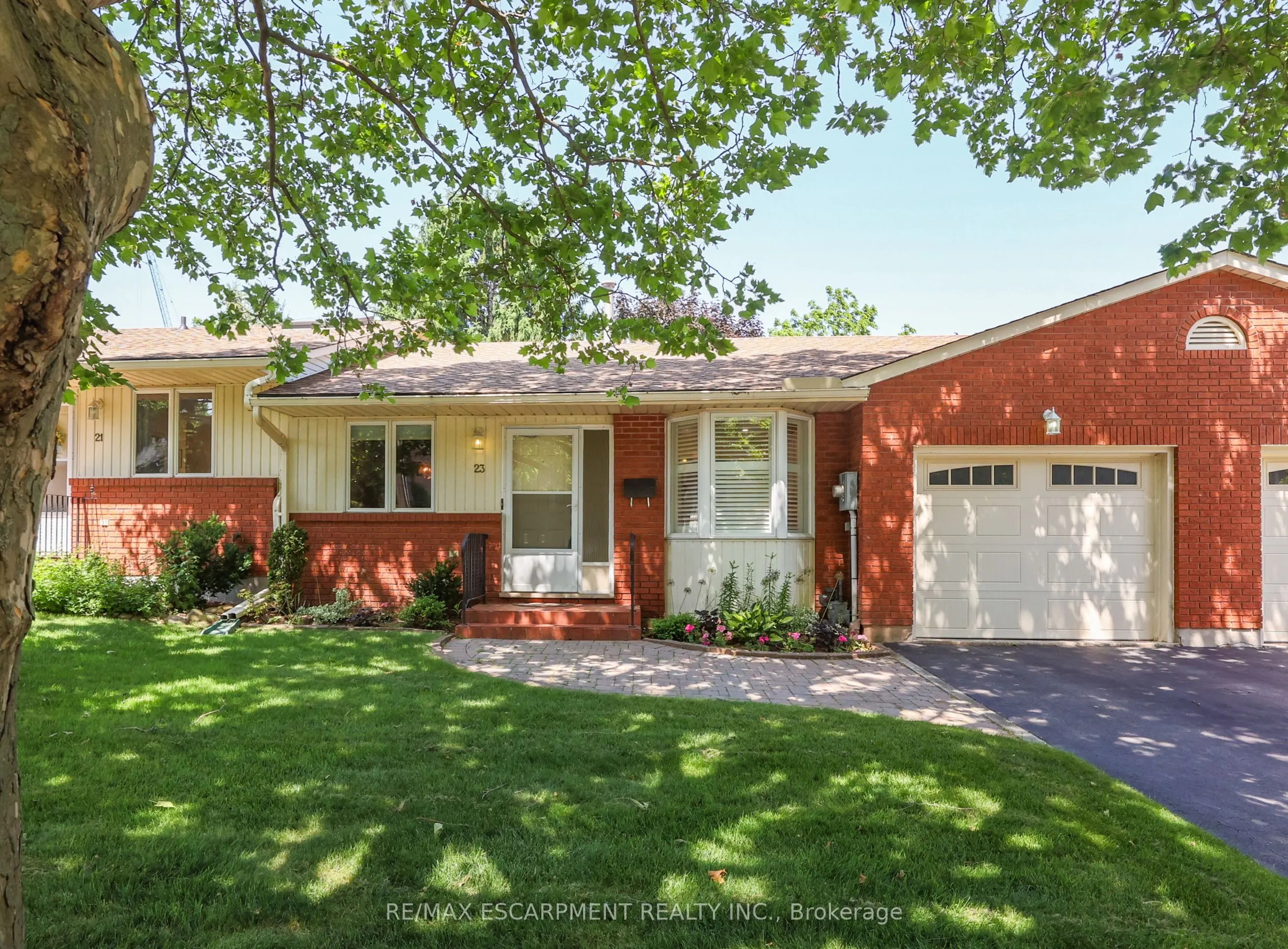 23 Robinson Street N