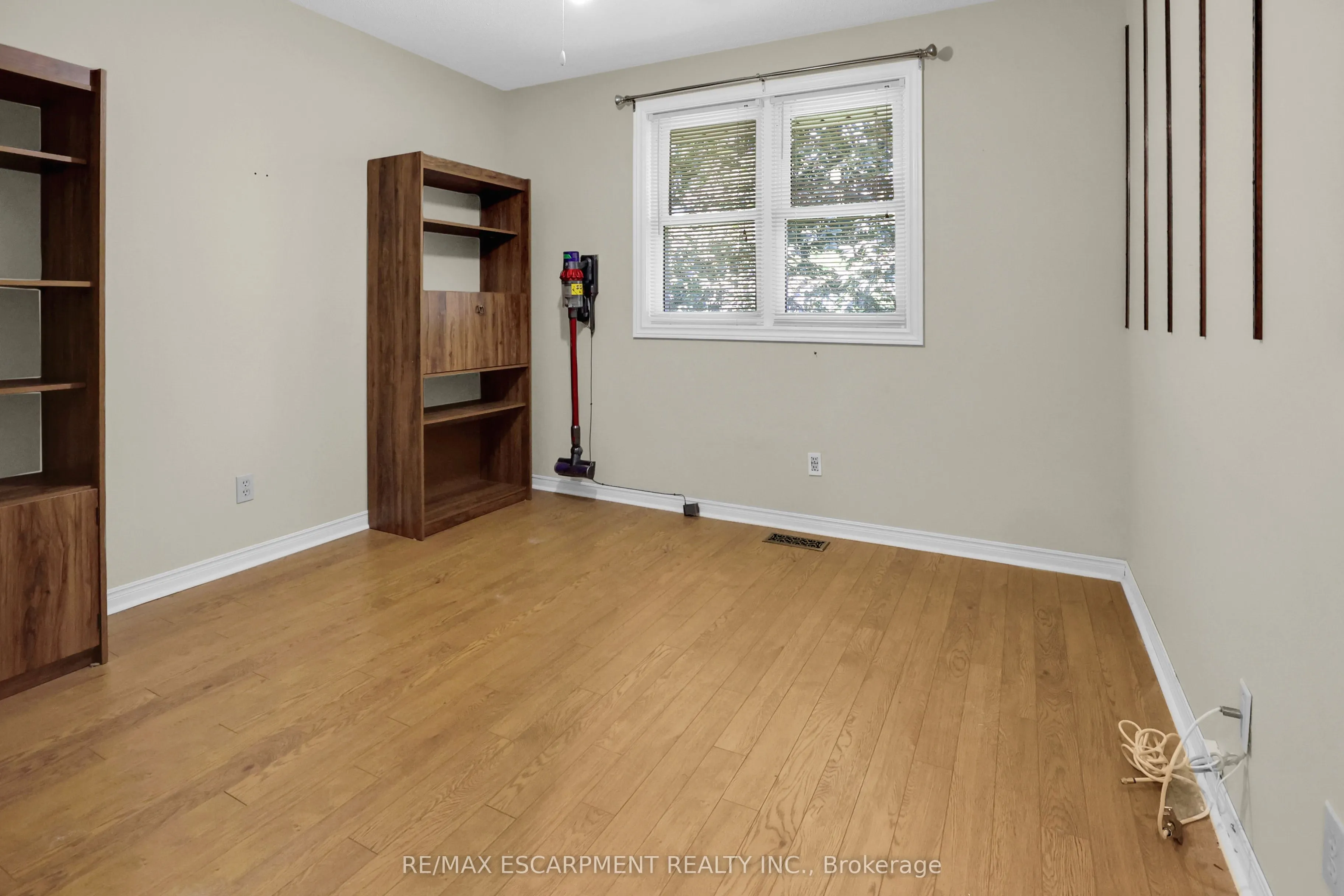 23 Robinson Street N