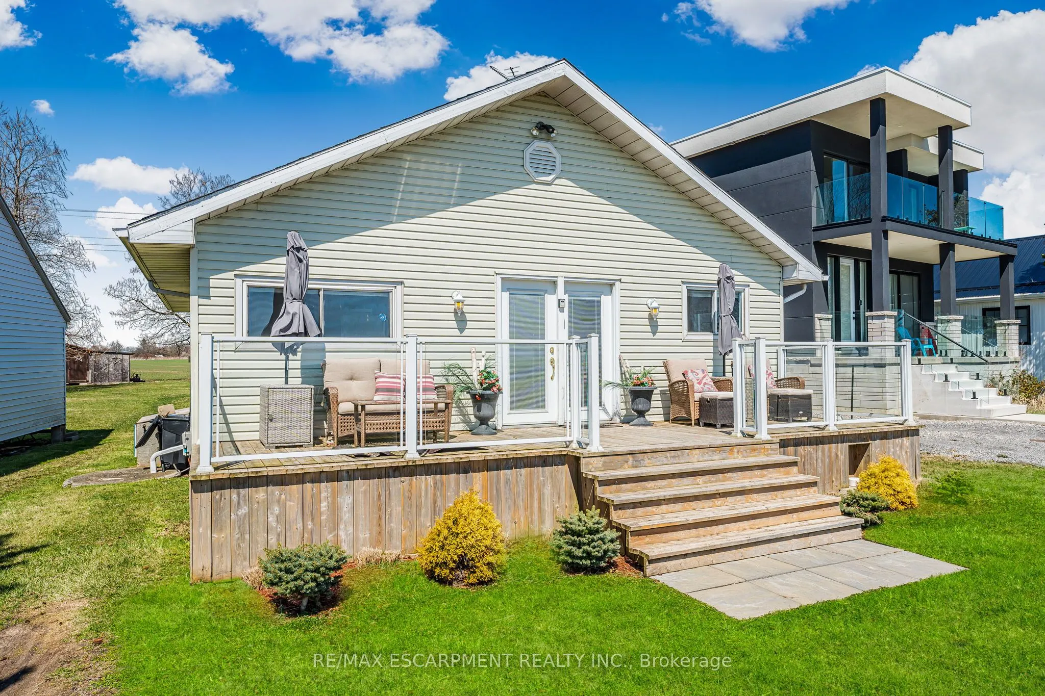 793 Lakeshore Road