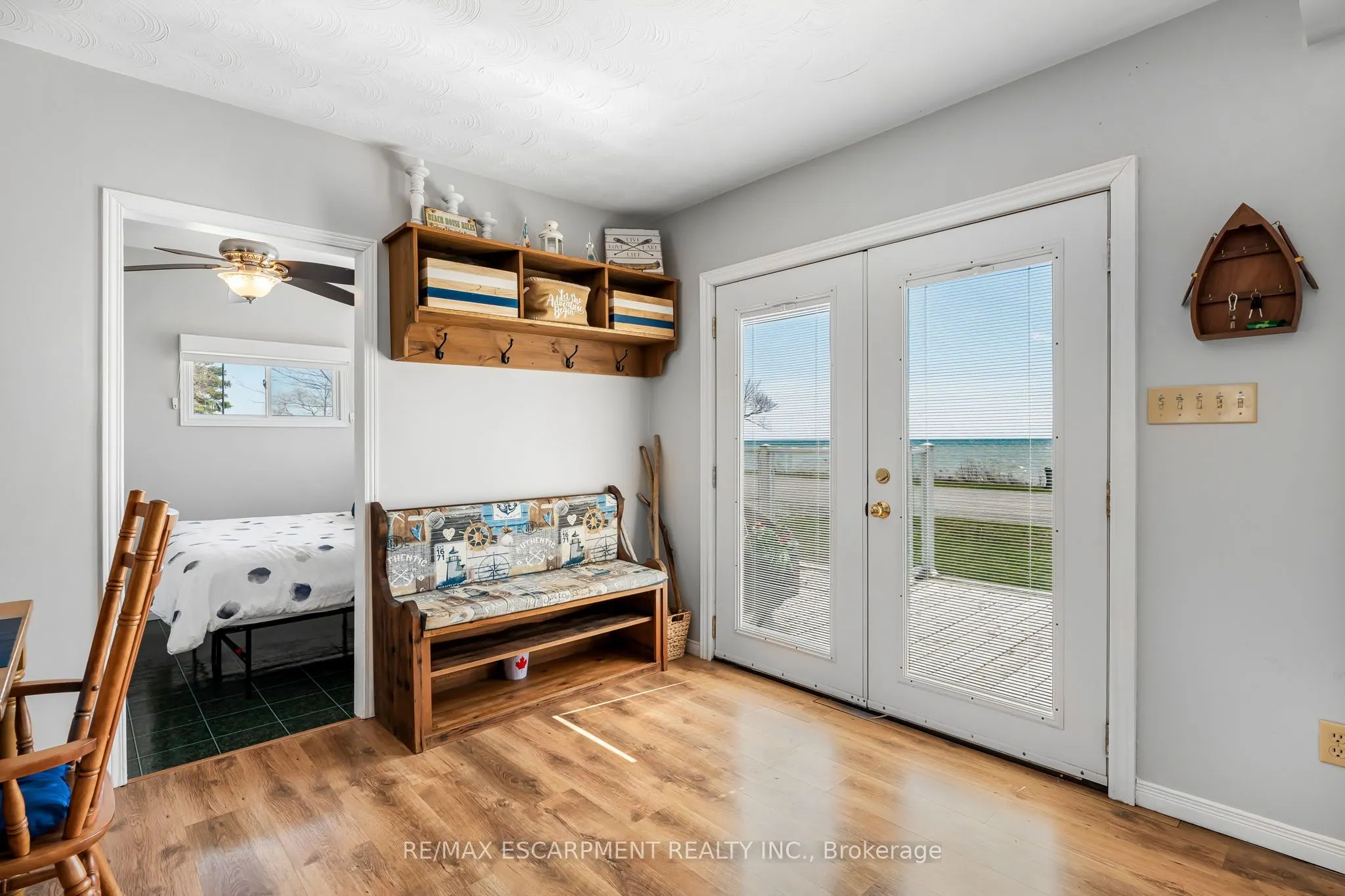 793 Lakeshore Road