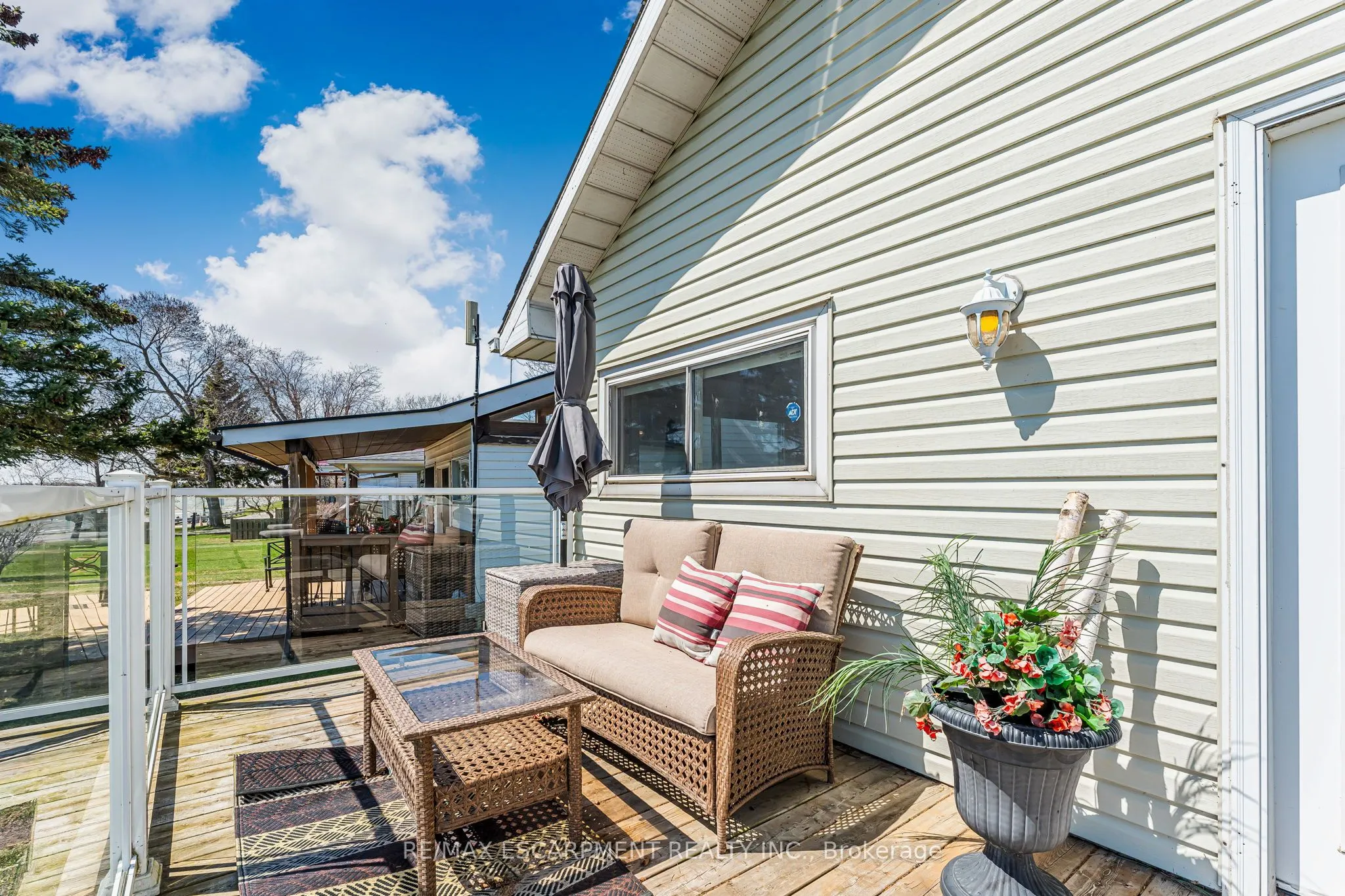 793 Lakeshore Road