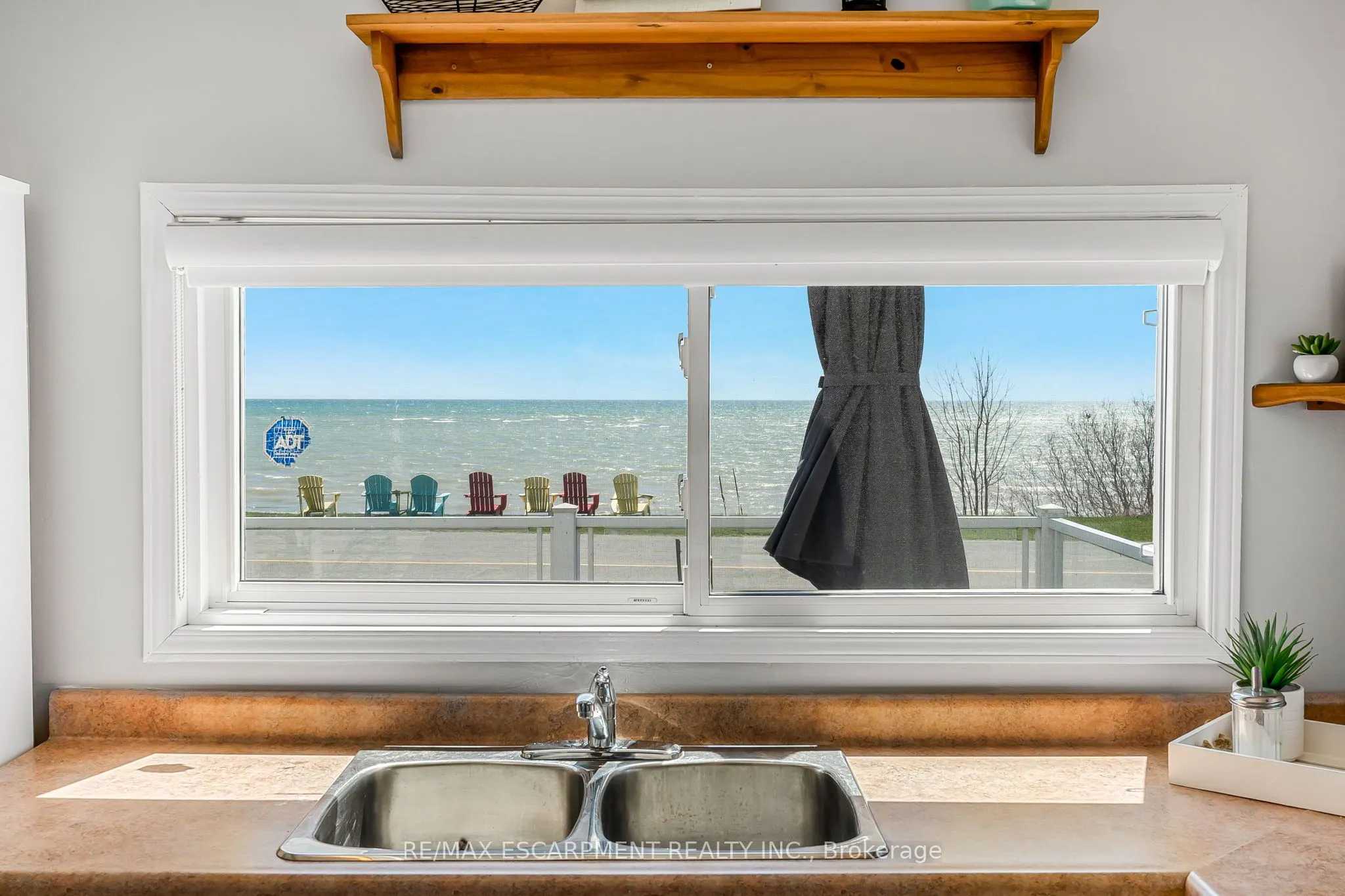 793 Lakeshore Road