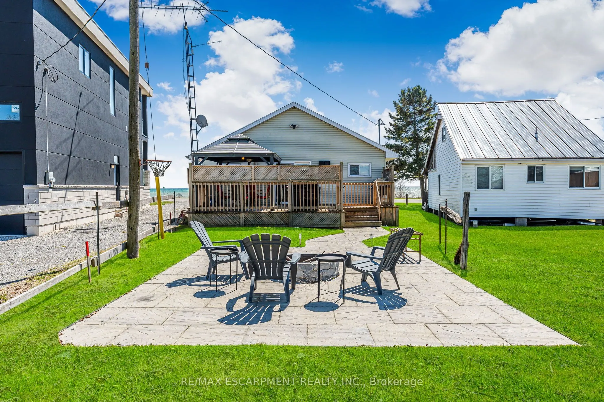 793 Lakeshore Road