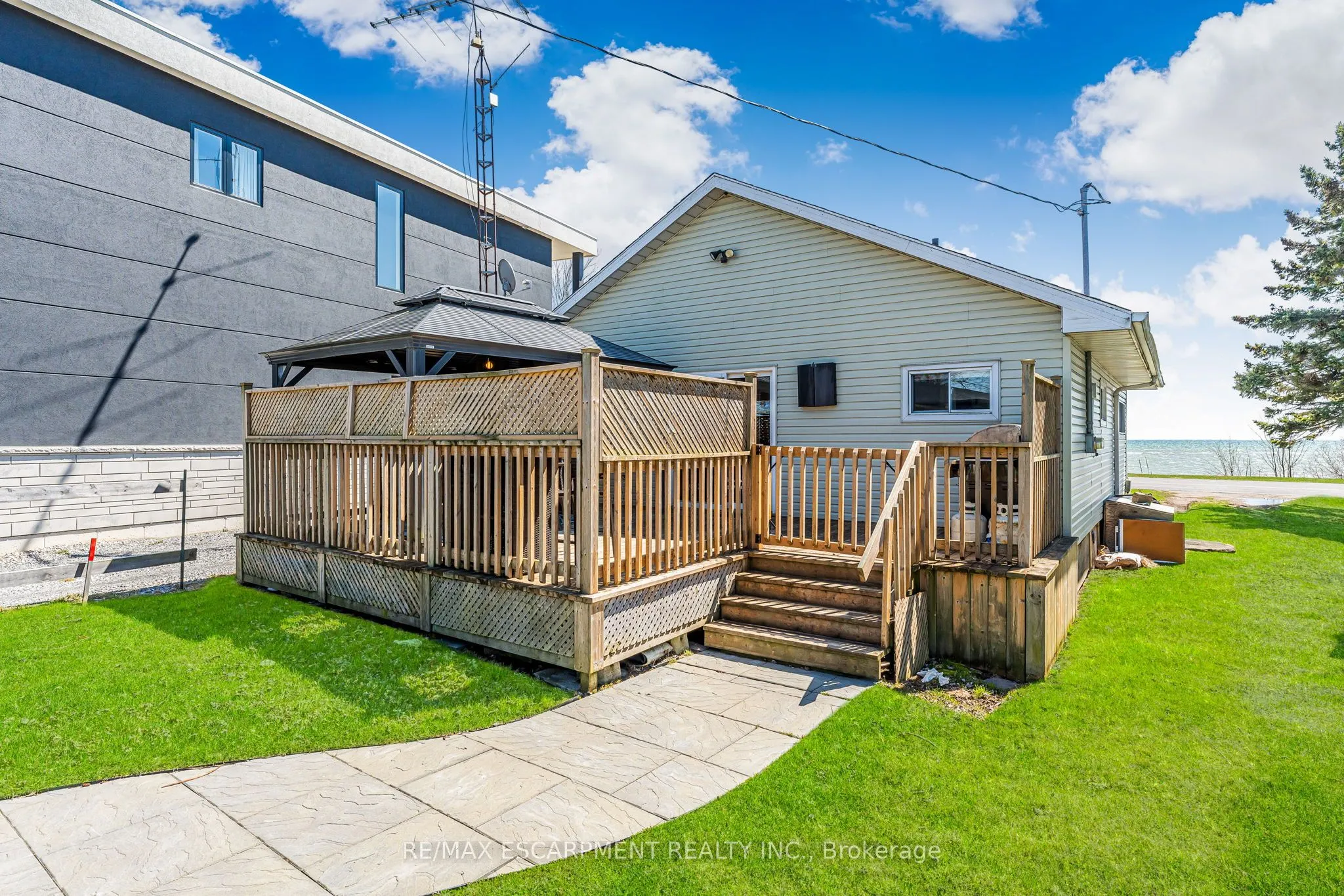 793 Lakeshore Road