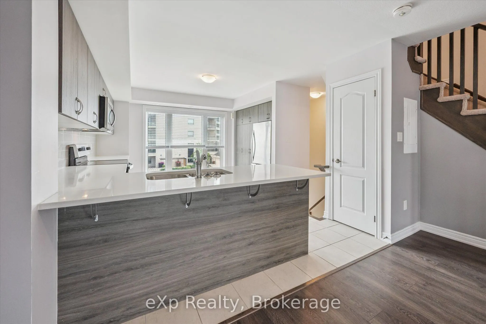 124 Watson Parkway N, #4