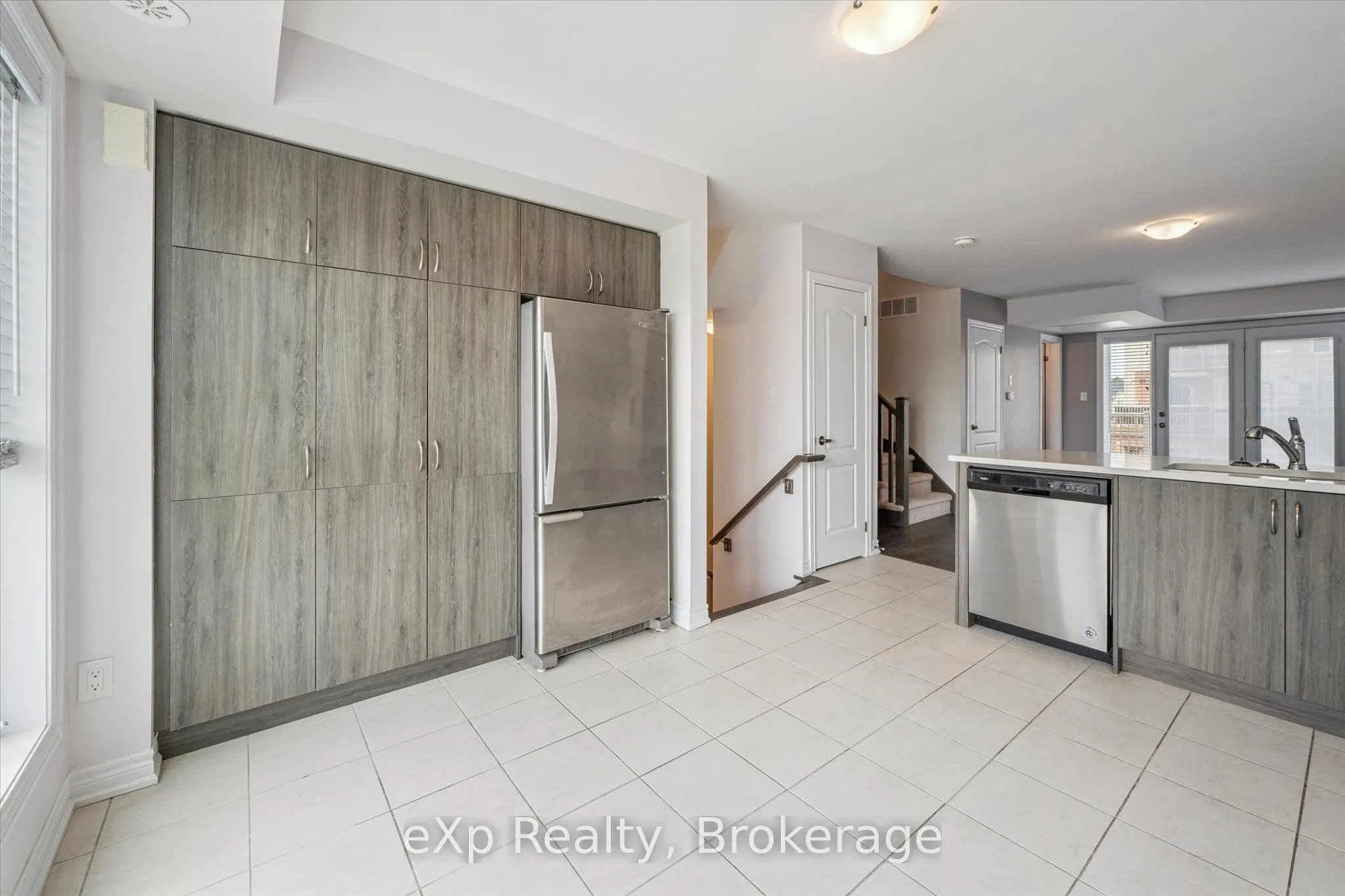 124 Watson Parkway N, #4