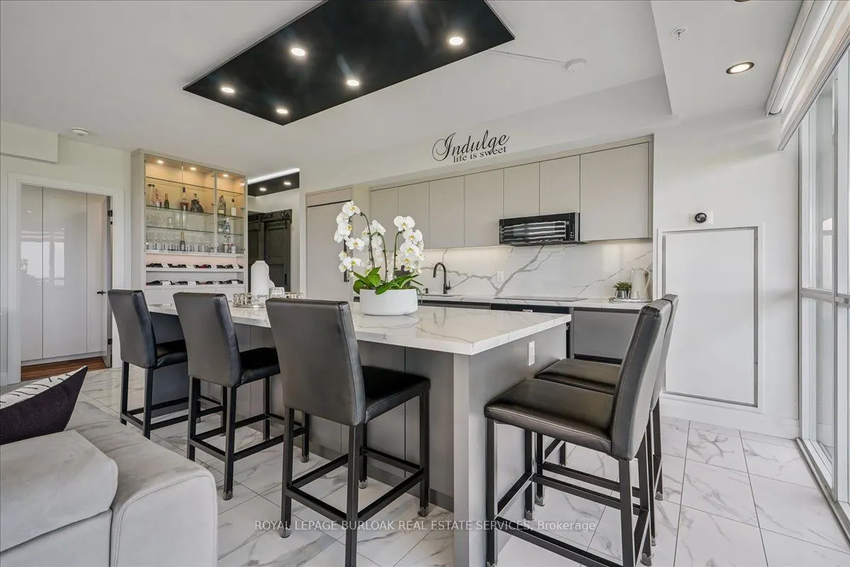 550 North Service Road, #806