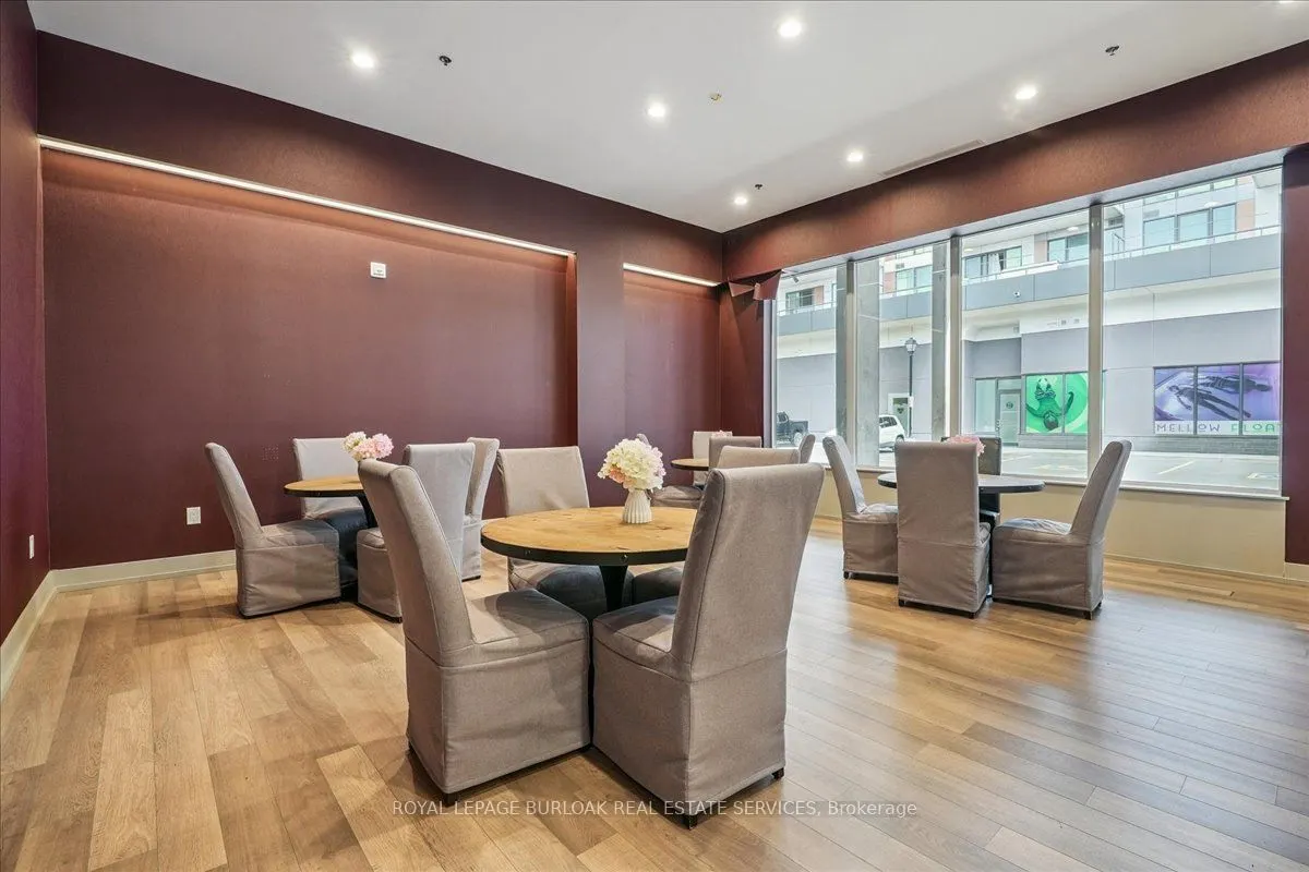 550 North Service Road, #806