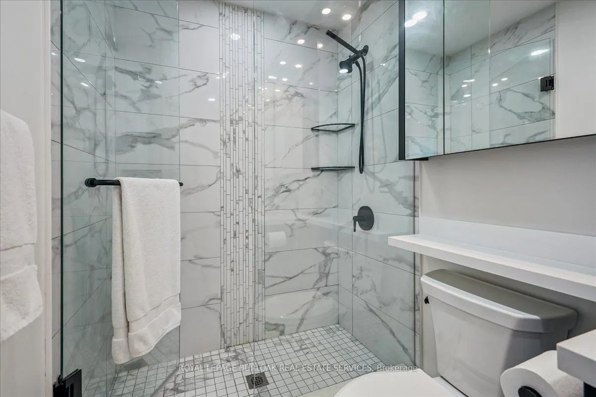 550 North Service Road, #806