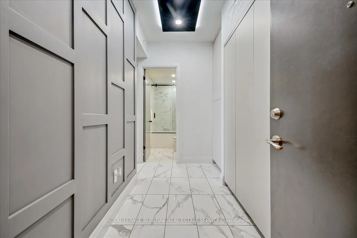 550 North Service Road, #806