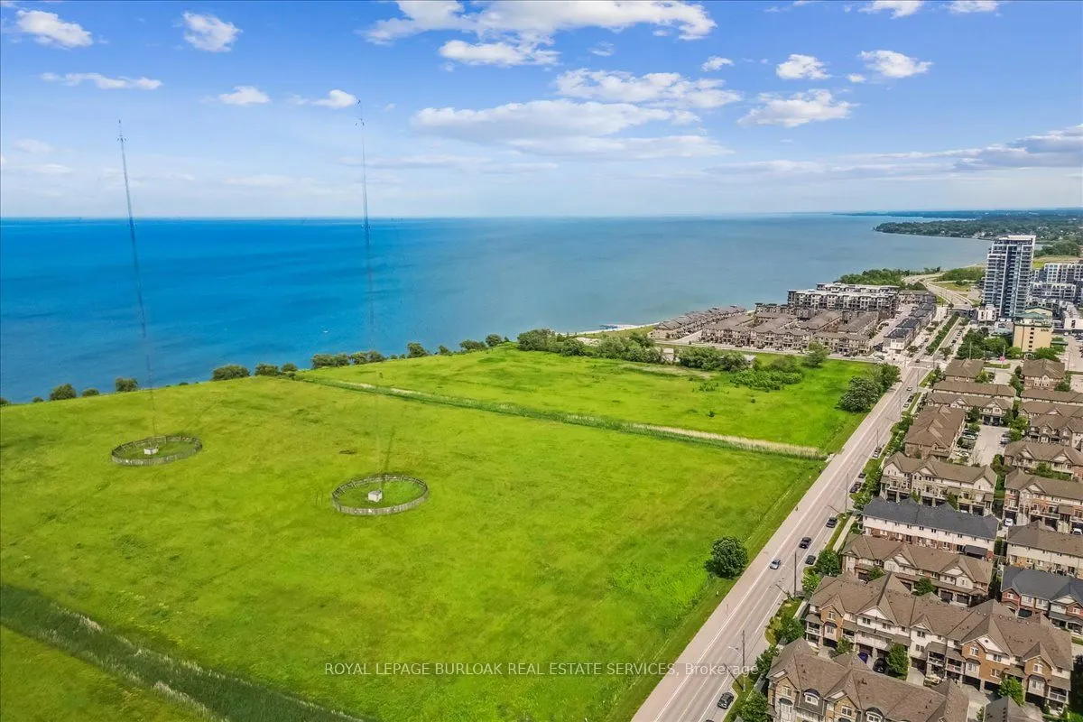 550 North Service Road, #806