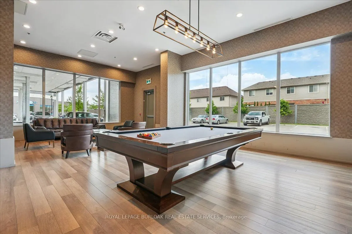 550 North Service Road, #806