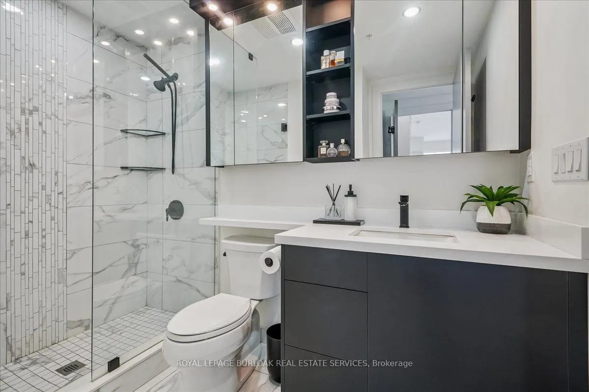550 North Service Road, #806
