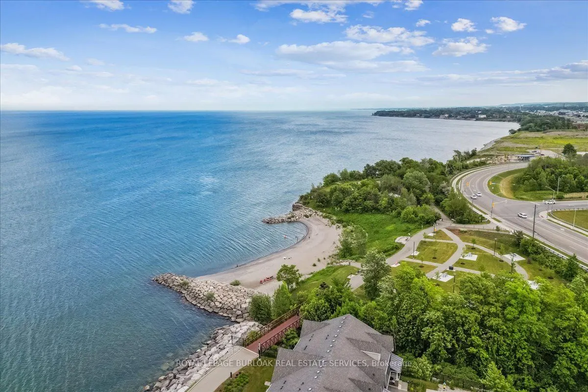 550 North Service Road, #806