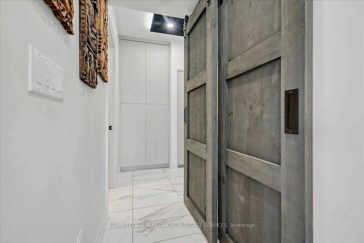 550 North Service Road, #806
