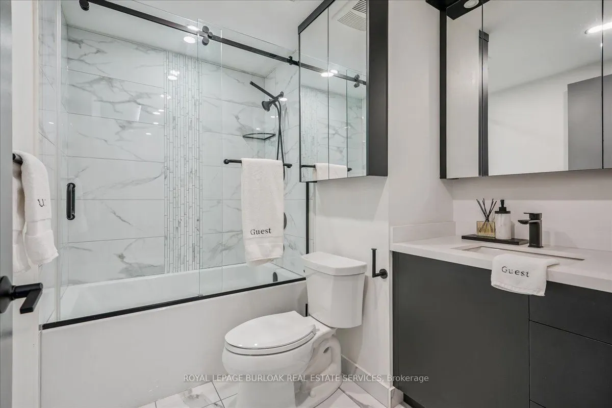 550 North Service Road, #806
