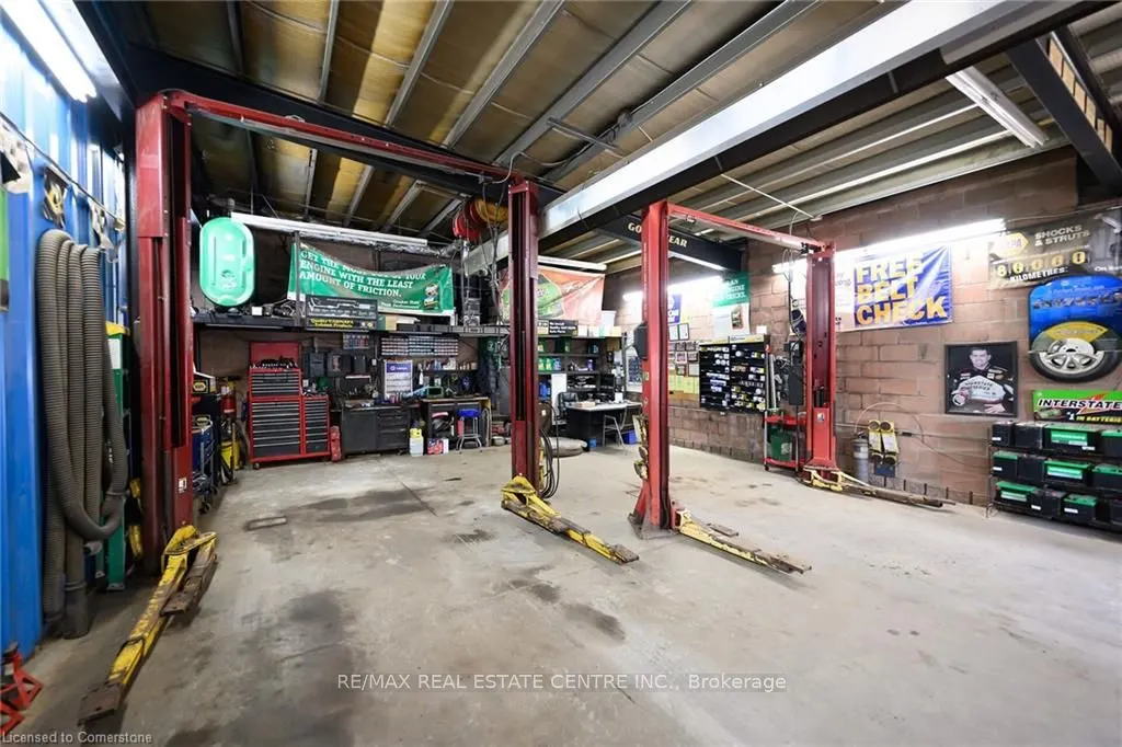 347 Hatt Street W