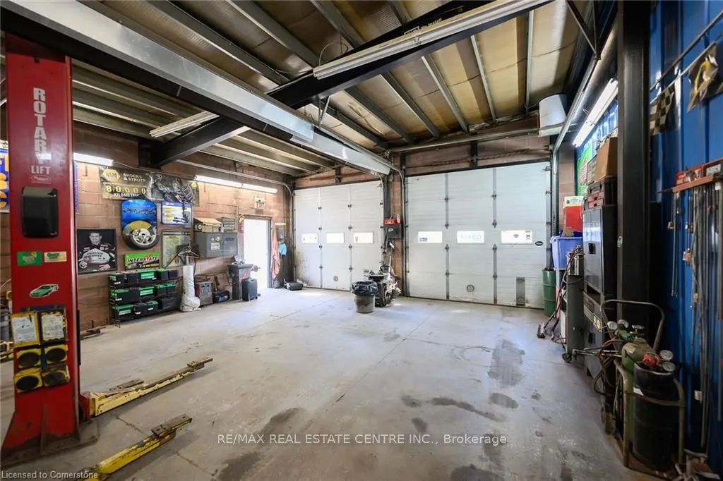 347 Hatt Street W