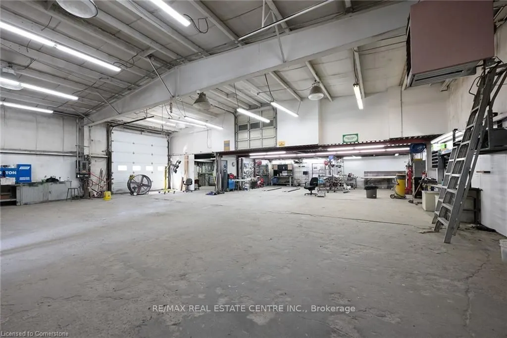 347 Hatt Street W