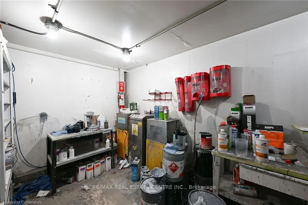 347 Hatt Street W