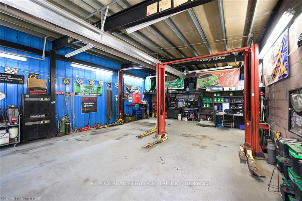 347 Hatt Street W