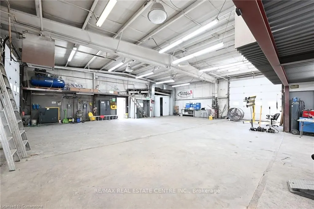 347 Hatt Street W