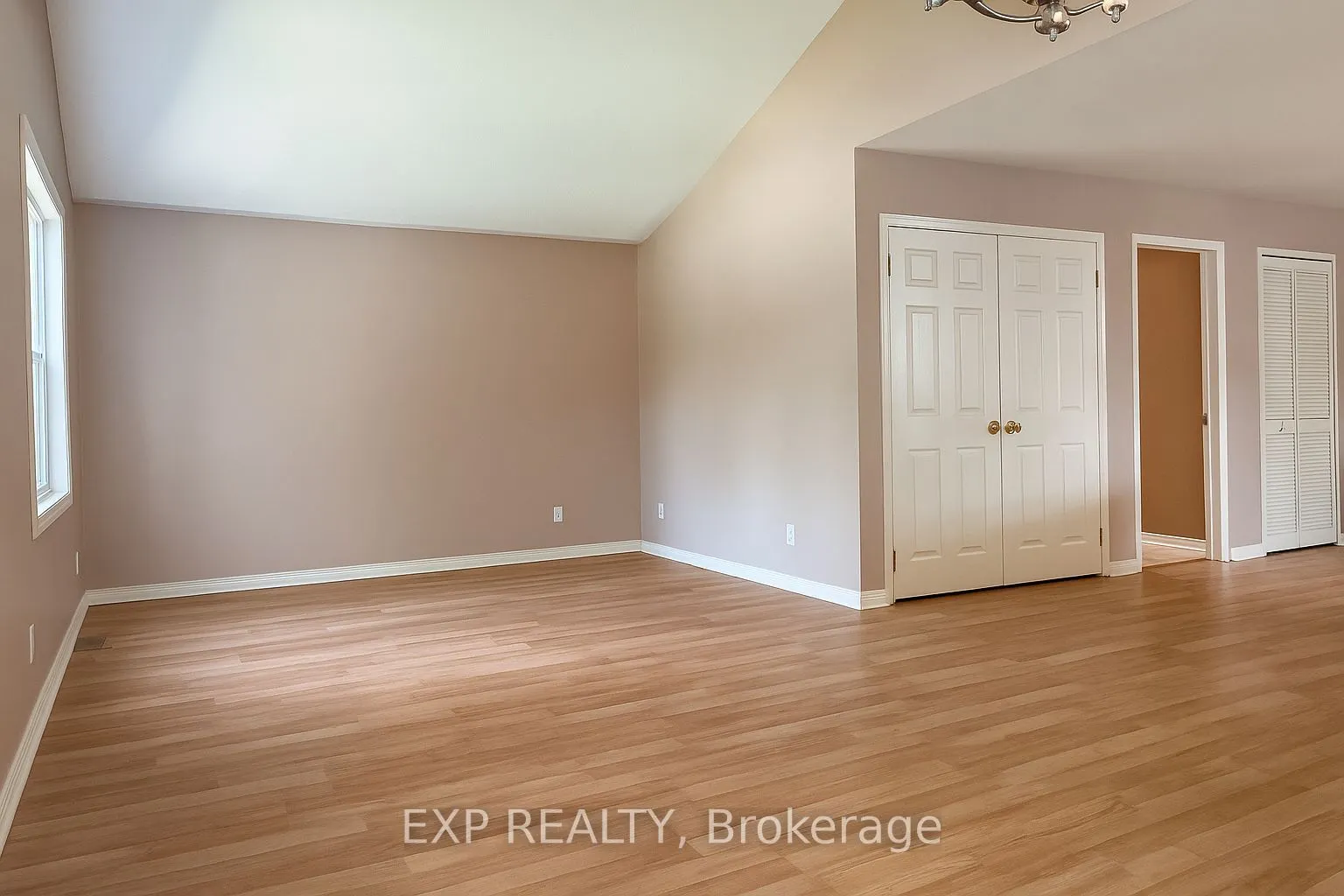 1023 Vista Barrett Private