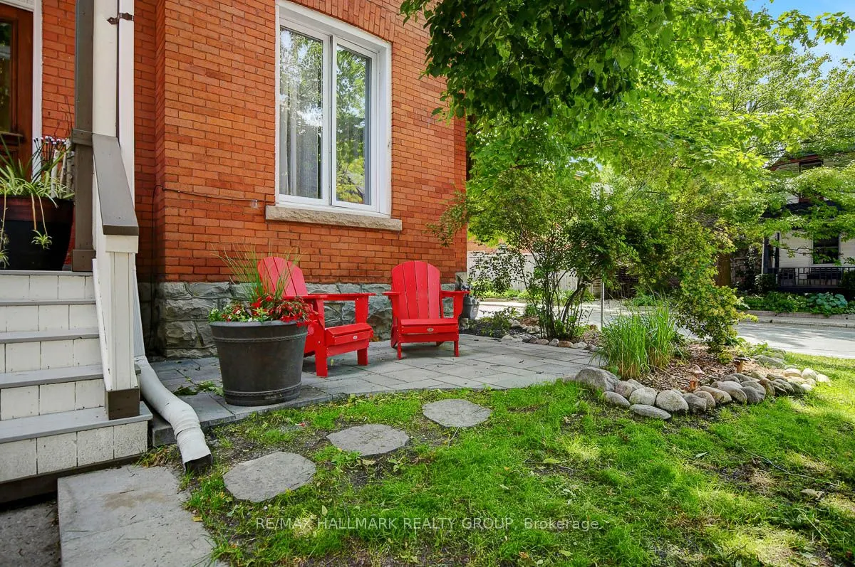 120 Strathcona Avenue S