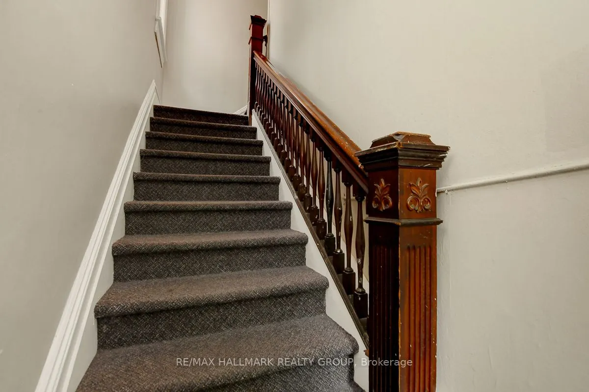 120 Strathcona Avenue S