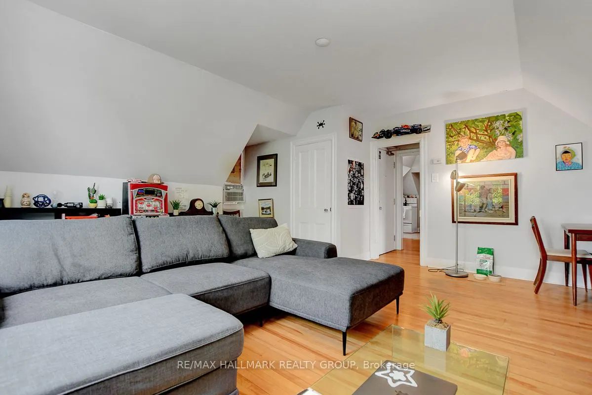 120 Strathcona Avenue S