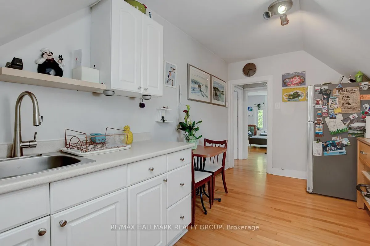 120 Strathcona Avenue S