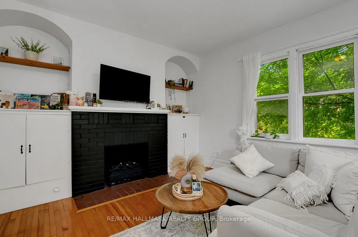 120 Strathcona Avenue S