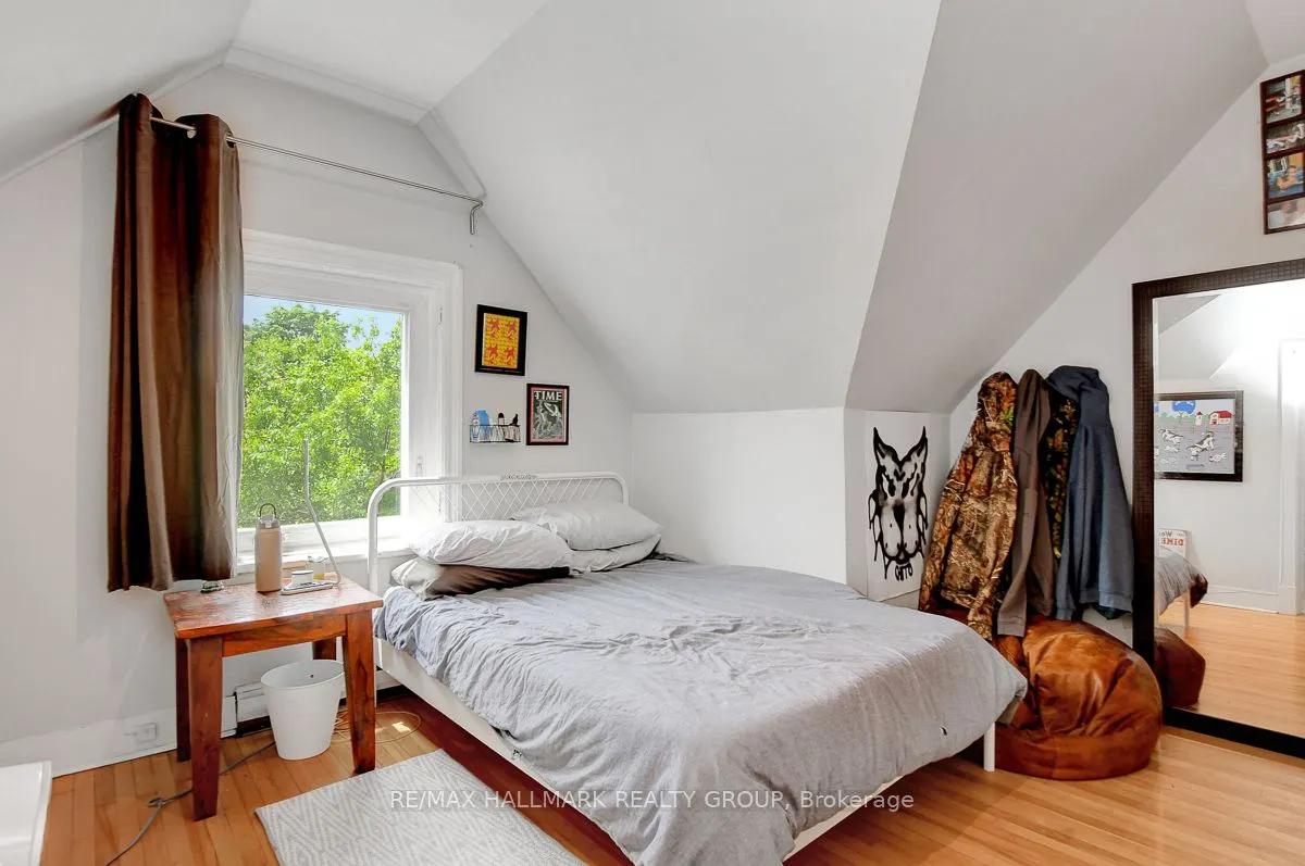 120 Strathcona Avenue S