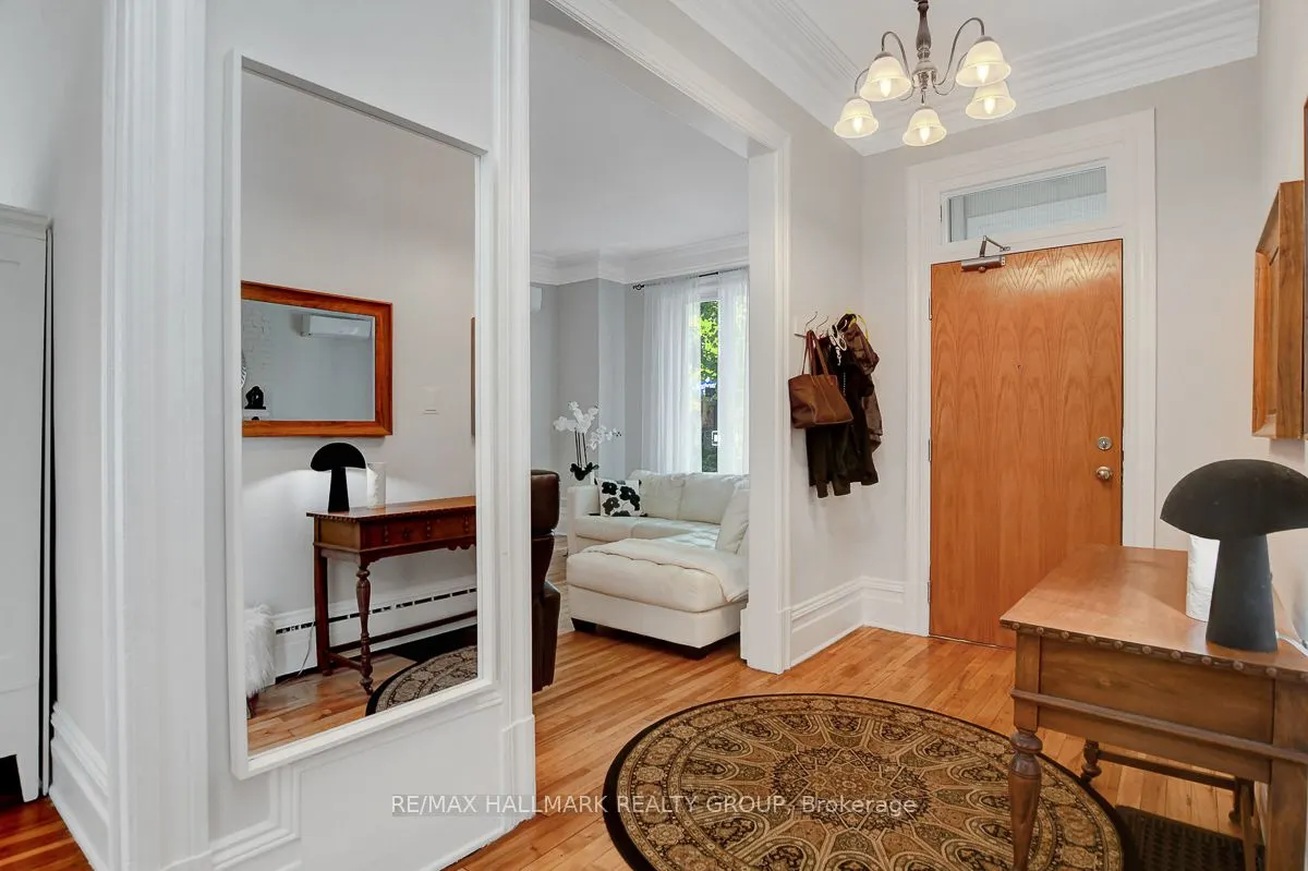 120 Strathcona Avenue S