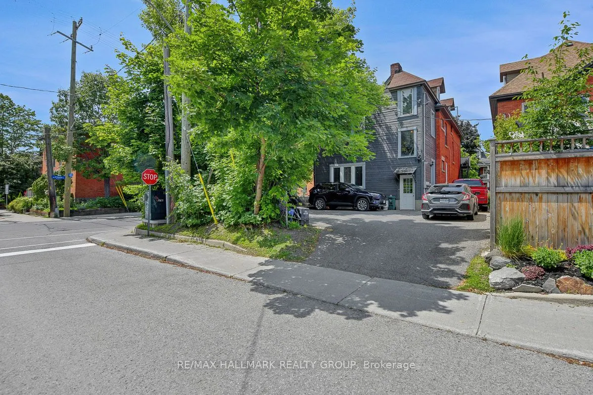 120 Strathcona Avenue S