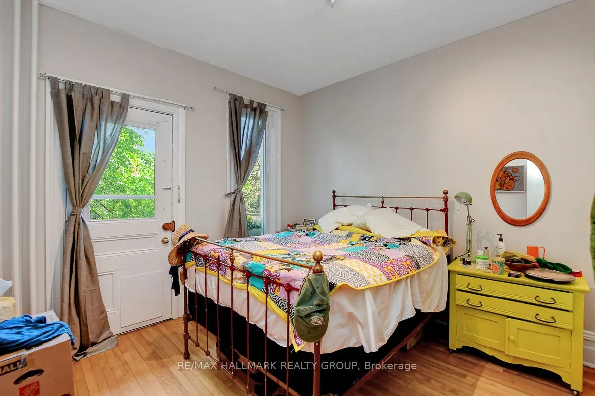 120 Strathcona Avenue S