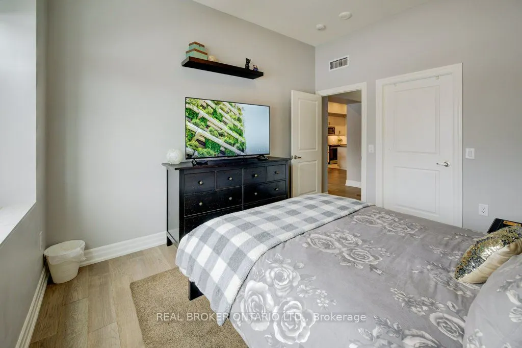 1880 Gordon Street, #109