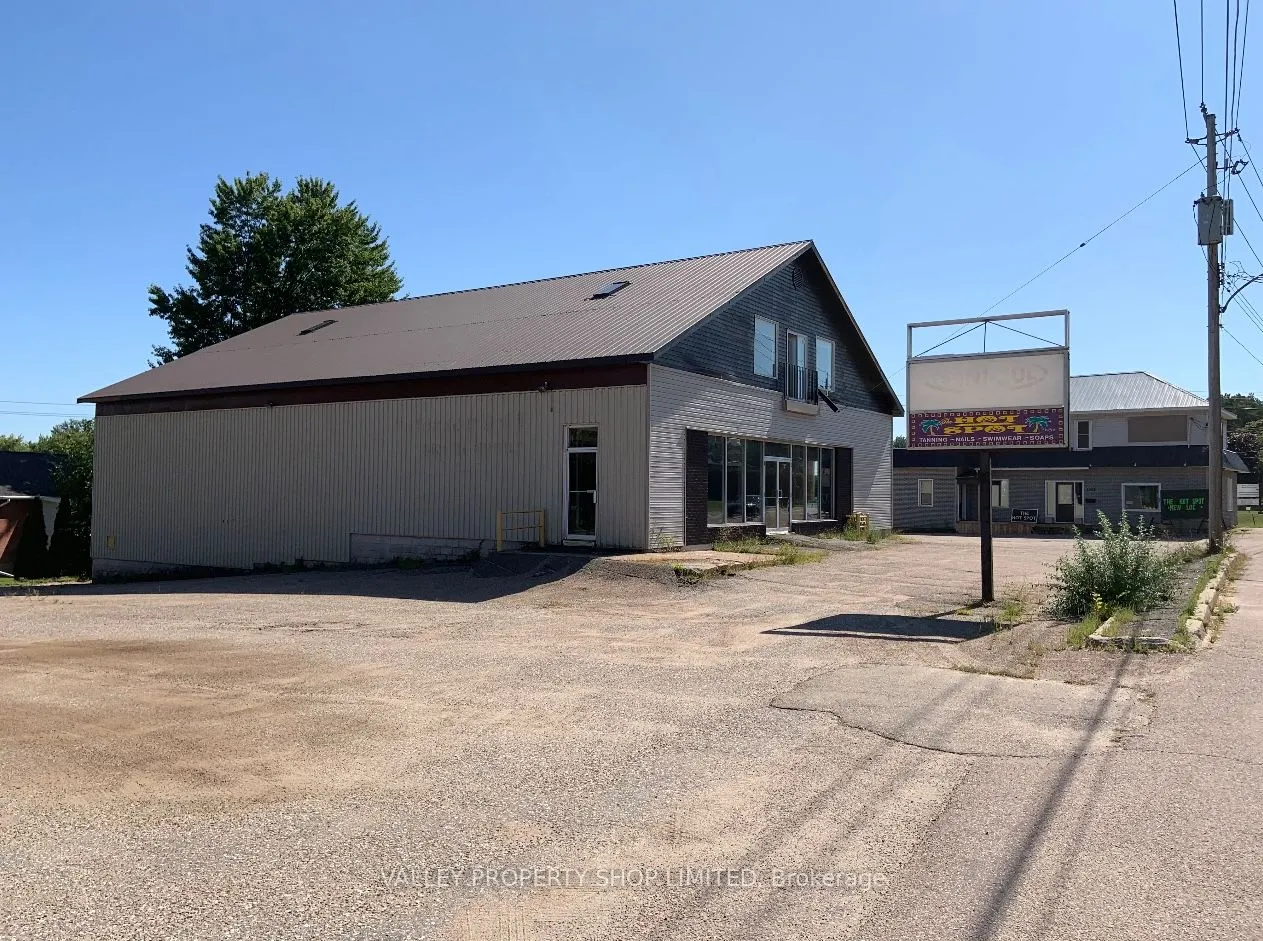 1043 Pembroke Street W