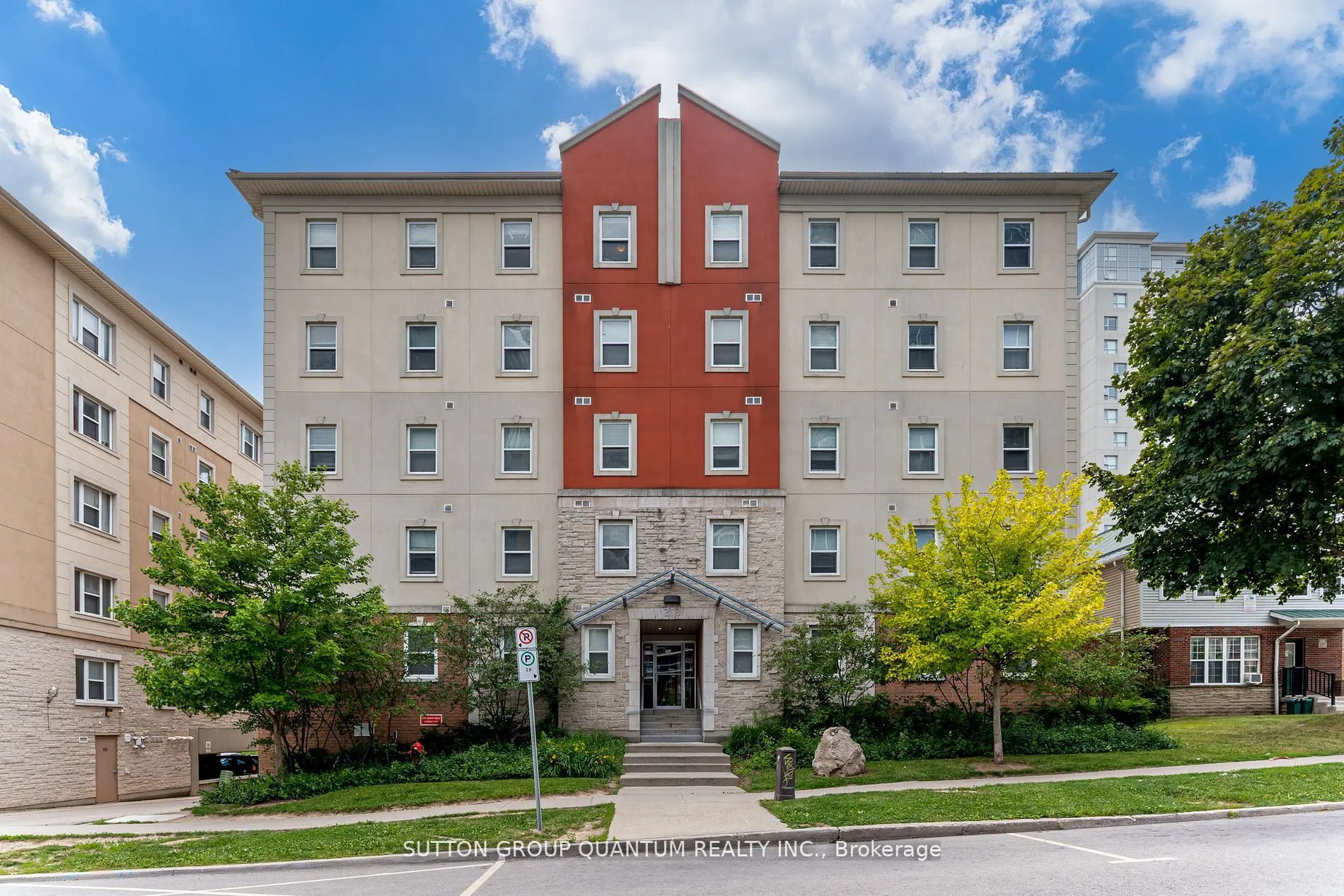 253 Lester Street, #204