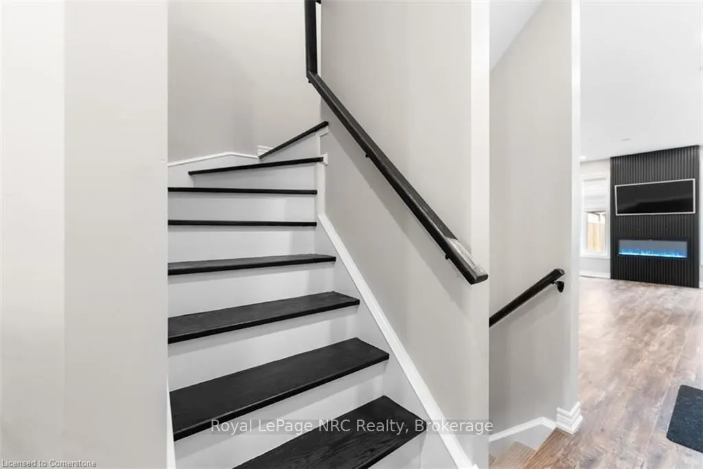 12 Lindsay Way