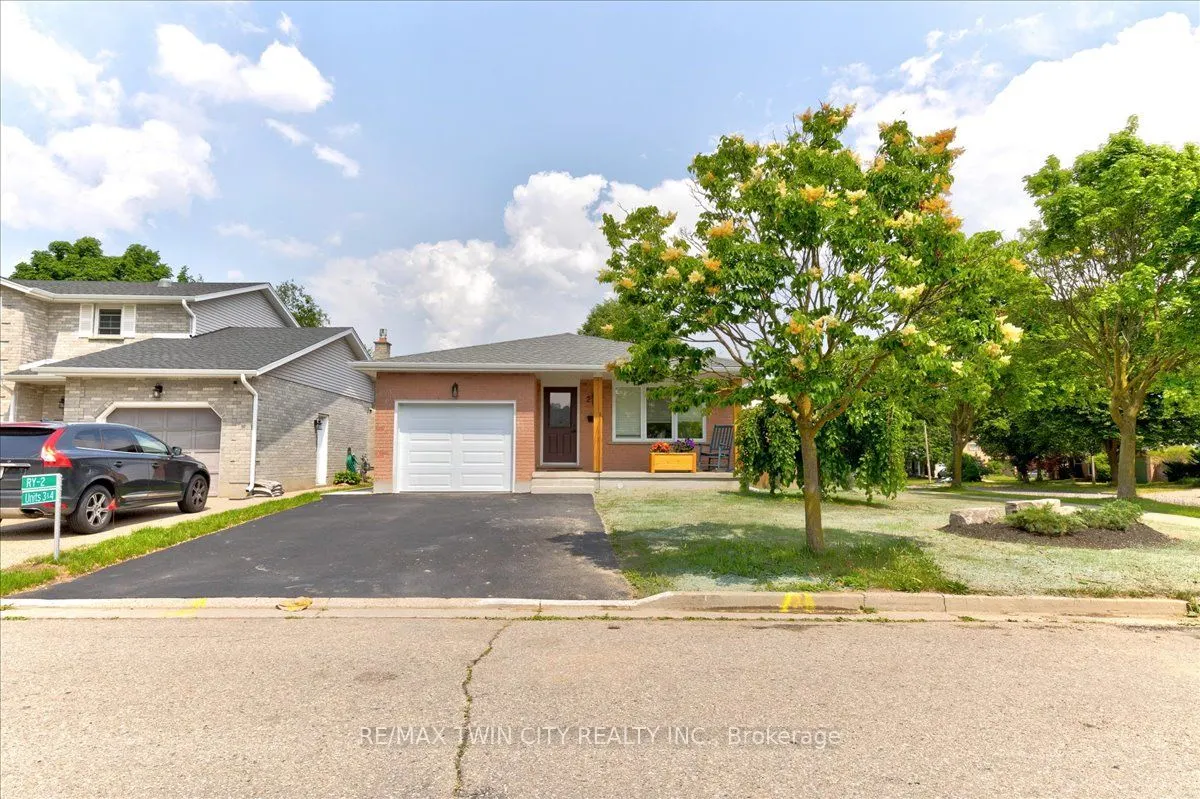 2 Pipers Green Court