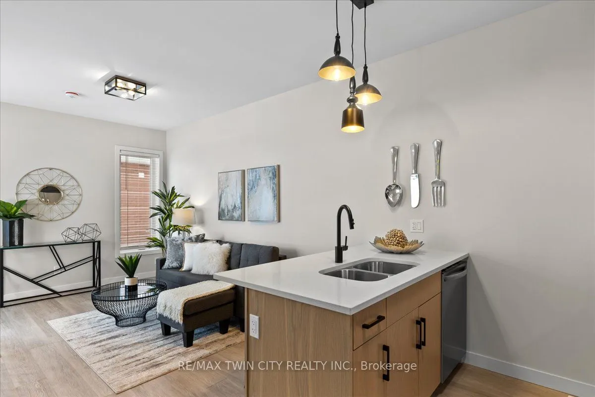 2 Pipers Green Court