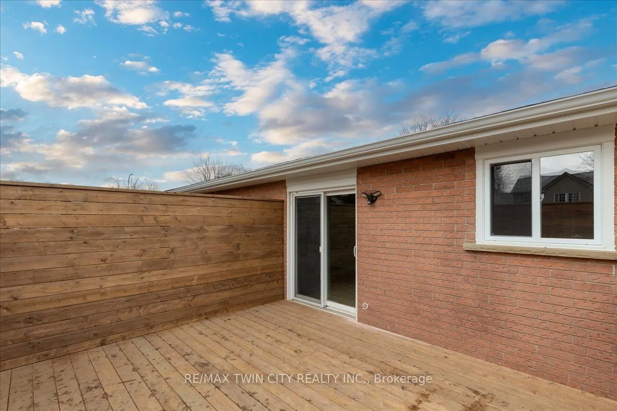 2 Pipers Green Court