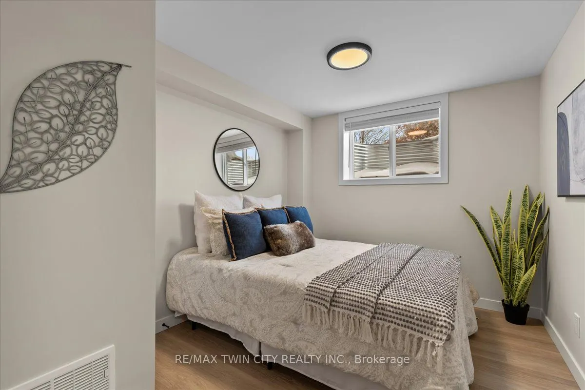 2 Pipers Green Court