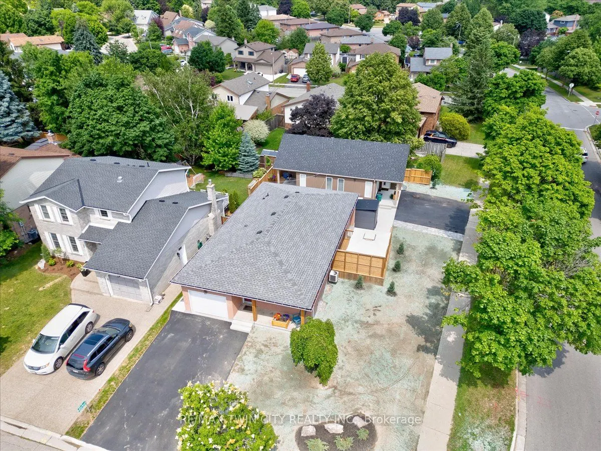 2 Pipers Green Court